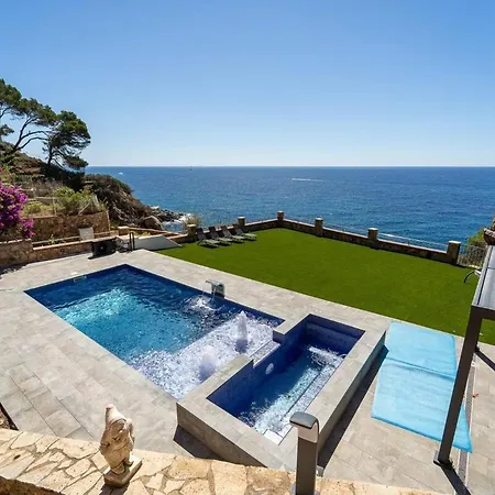 Oceanfront, Swimming Pool, Jacuzzi *
