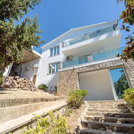 Oceanfront, Swimming Pool, Jacuzzi Willa