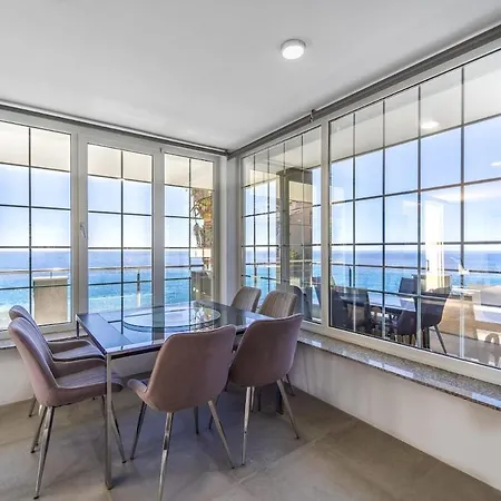 Oceanfront, Swimming Pool, Jacuzzi Willa *