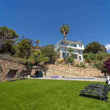 Oceanfront, Swimming Pool, Jacuzzi * Lloret de Mar