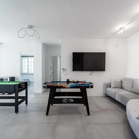 Oceanfront, Swimming Pool, Jacuzzi Willa Lloret de Mar