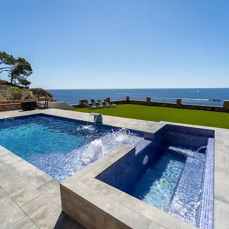 Oceanfront, Swimming Pool, Jacuzzi Villa