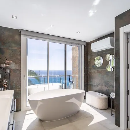 Villa Oceanfront, Swimming Pool, Jacuzzi