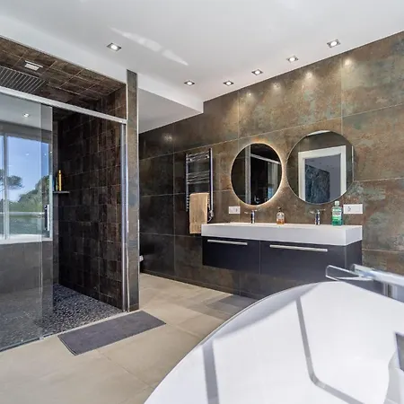 Villa Oceanfront, Swimming Pool, Jacuzzi
