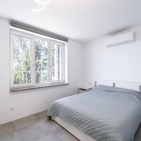 Oceanfront, Swimming Pool, Jacuzzi Villa Lloret de Mar